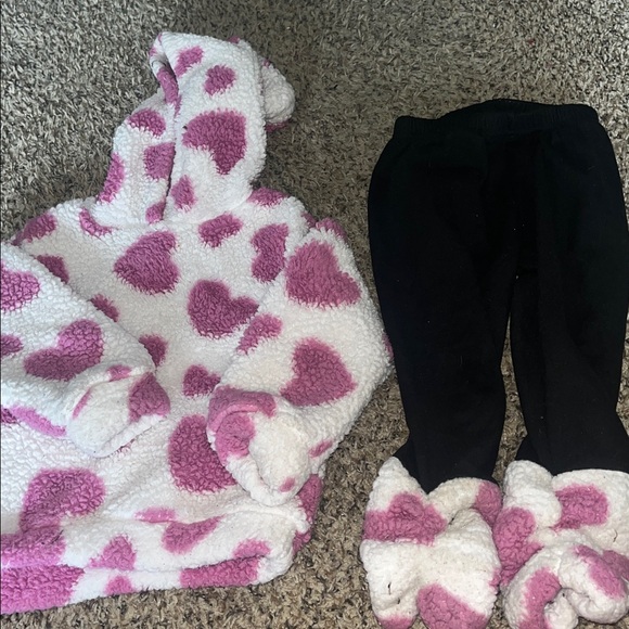 Matching fluffy heart outfit - Picture 1 of 1